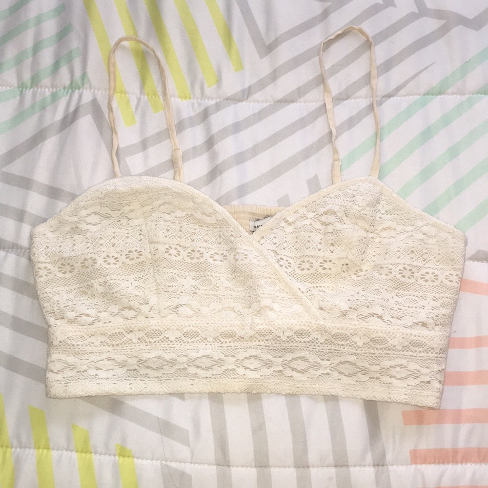 American Eagle - Cream Crochet Crop Top 🌟